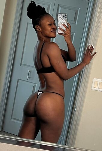 Queen Aminata Nude Leaks OnlyFans Photo 20
